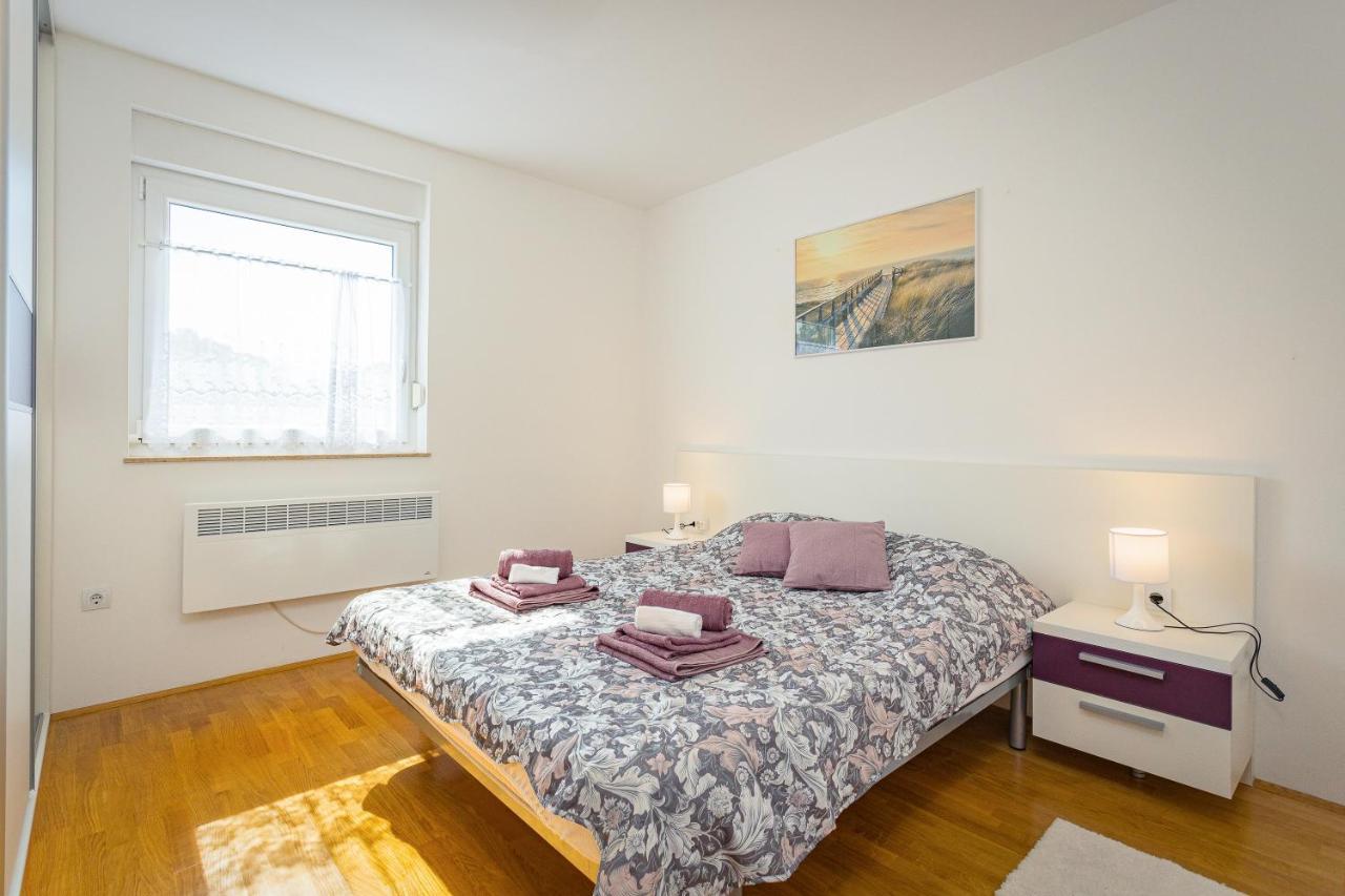 Seaside Apartment Lara Баньоле Екстер'єр фото
